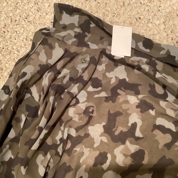 NWT Camouflage Banana Republic Shirt - Medium - Picture 4 of 6